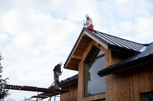 men Roofing Contractors