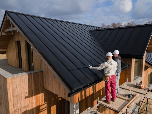 Is a Standing Seam Metal Roof Right for Your Fort Wayne Home?